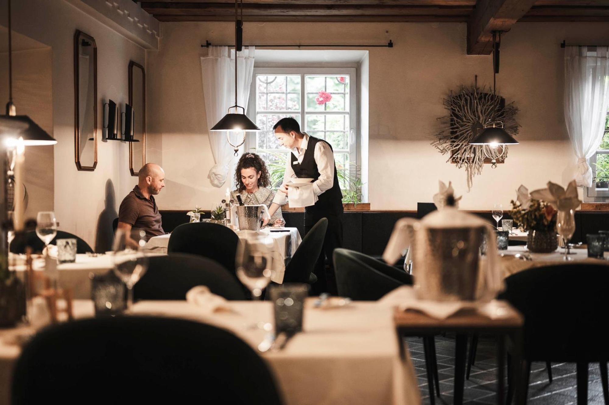 Strasserwirt - Ansitz Zu Tirol Strassen Exterior foto
